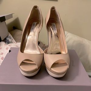 Jennifer Lopez Peep toe wedges